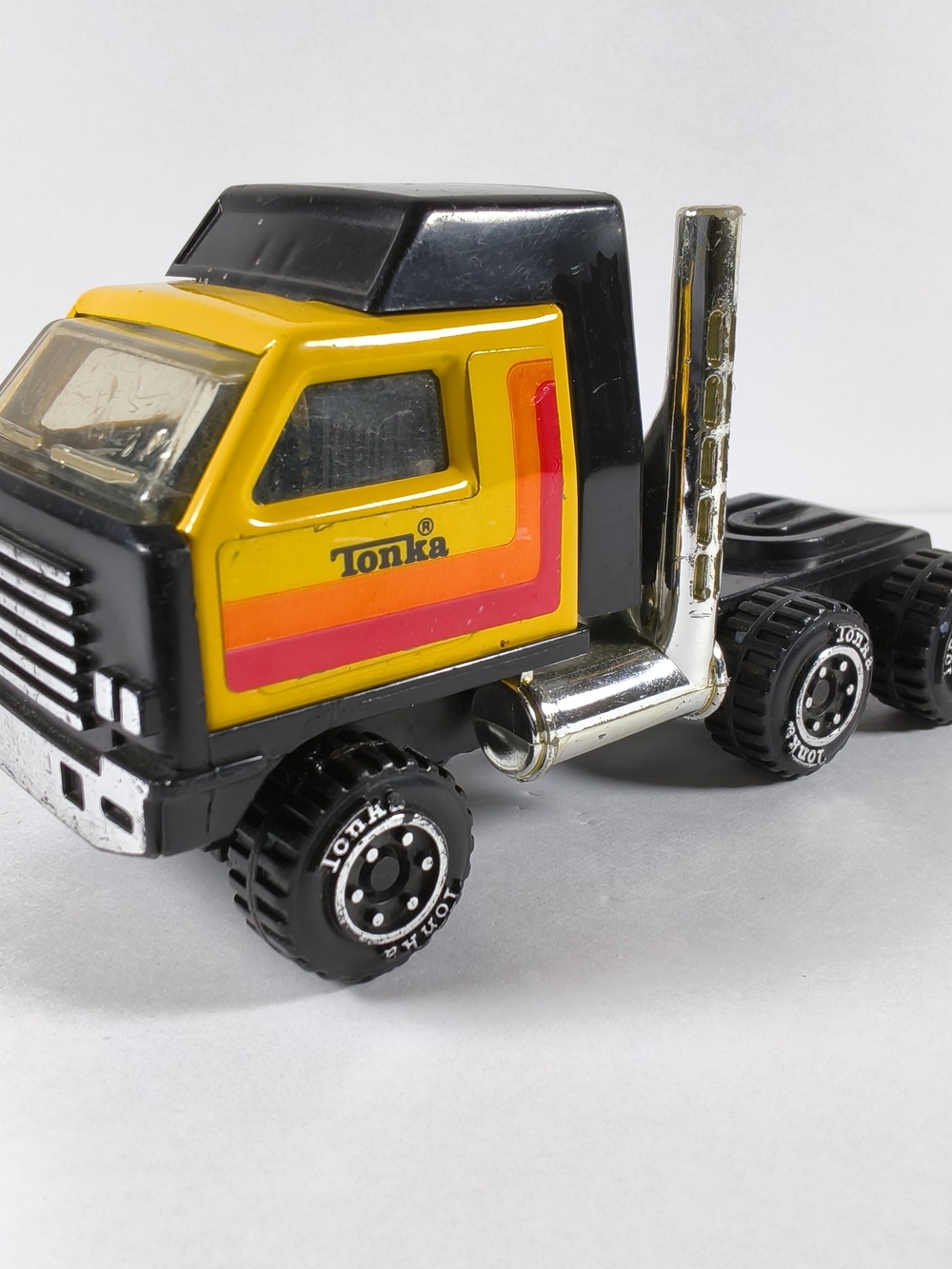 Vintage 1981 Tonka Yellow Black COE Semi Truck Tractor Pressed Steel 1:50 Scale
